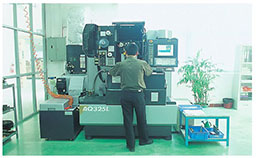 放電加工機 Discharge machine